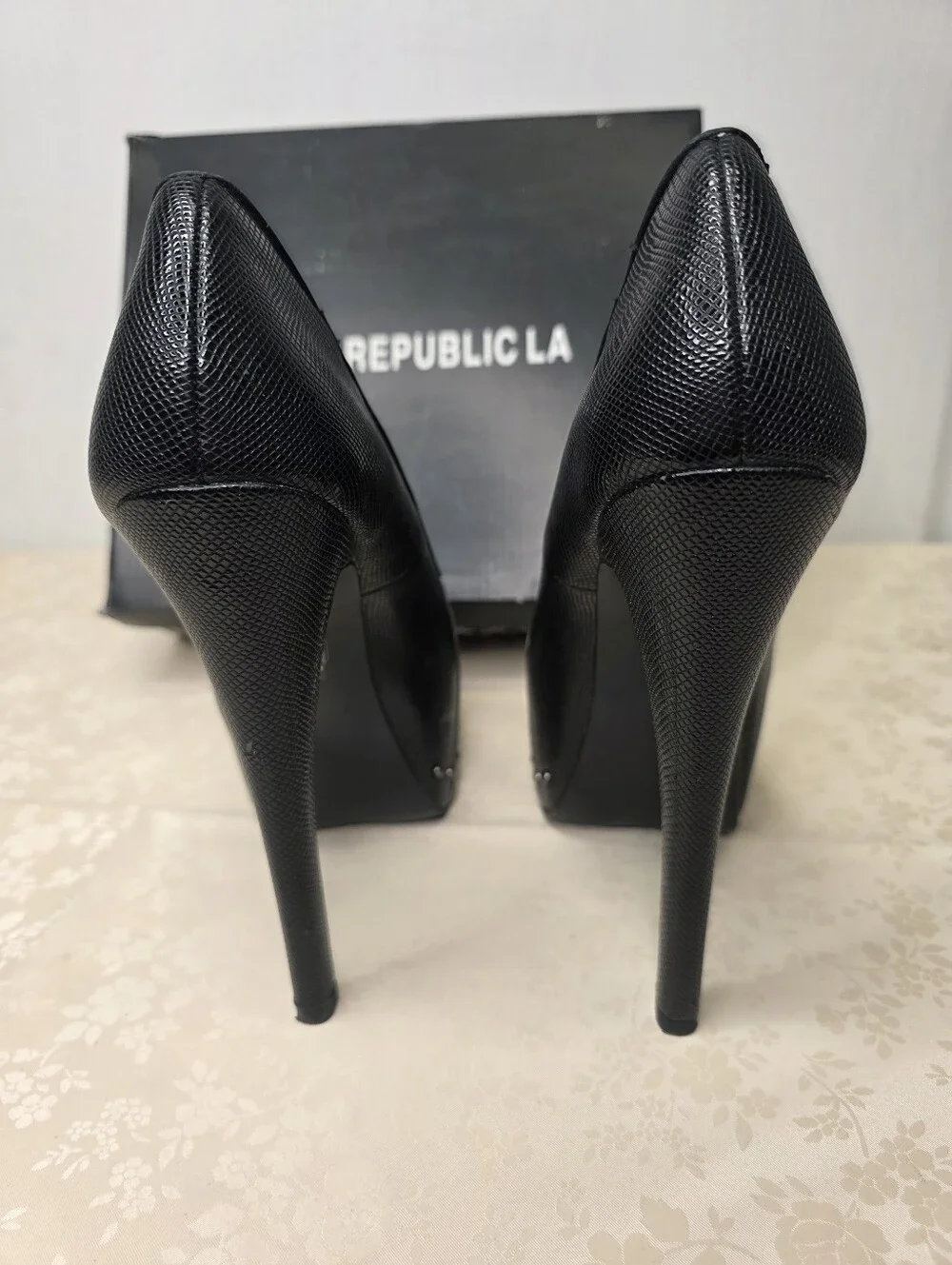 Shoe Republic LA Ethanie Black Platform Pumps Studded Metallic Toe Cap 7.5 Box
